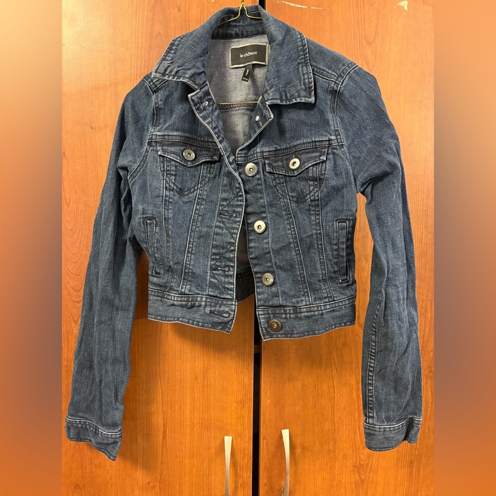 Le Château Cropped Denim Jacket – Dark Wash